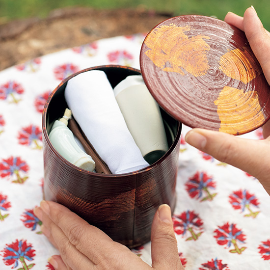 ふくいひろこさんが提案する、森で楽しむ茶箱あそび