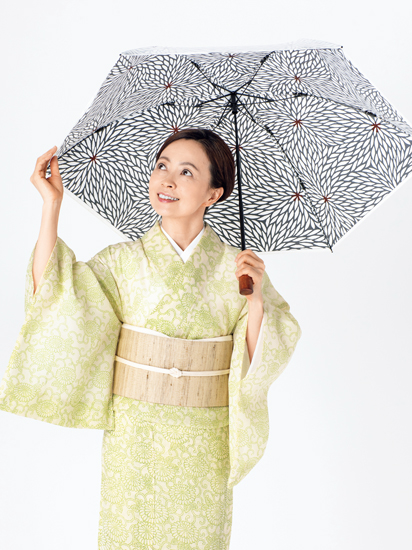 老舗染匠「竺仙」とコラボした、約10℃涼しいUVカット晴雨兼用傘