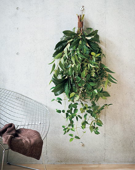 お洒落にハンドメイド！ グリーンを使った「森のスワッグ」の作り方