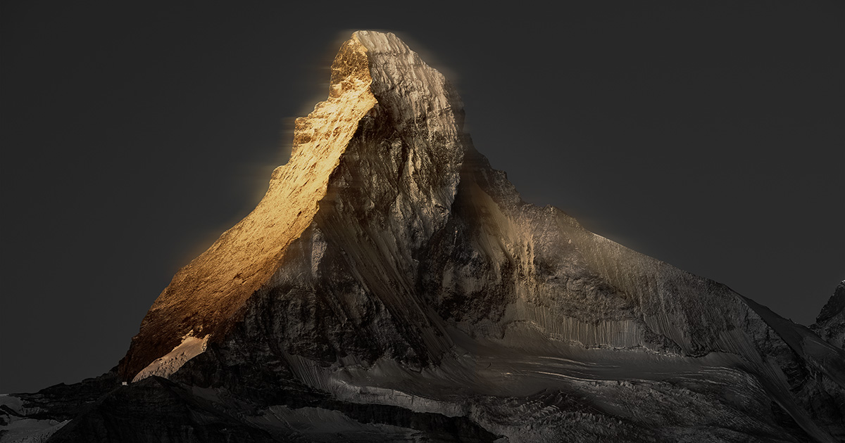 黄金に輝くマッターホルン、雄大なスイスアルプス。光を捉えた「アート