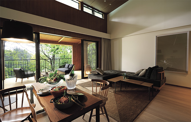 軽井沢の森のヴィラで別荘気分。美味なる時間を味わい尽くす「THE