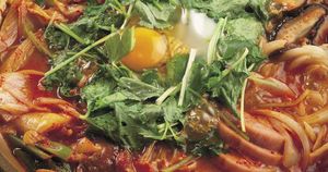 おせちに飽きたらインスタントラーメン入りの韓国のプデチゲをどうぞ