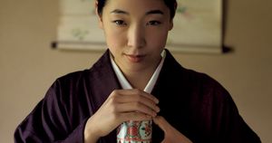 日本の美意識が生み出した「香道」。女優・安藤サクラさんが聞香を初体験！