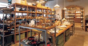 ホテルやレストランで愛される“世界一白い”食器も。「NIKKO」の旗艦店が誕生