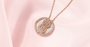 人生のお守りに、幸運のパワーを秘めた「フレッド」のネックレスを