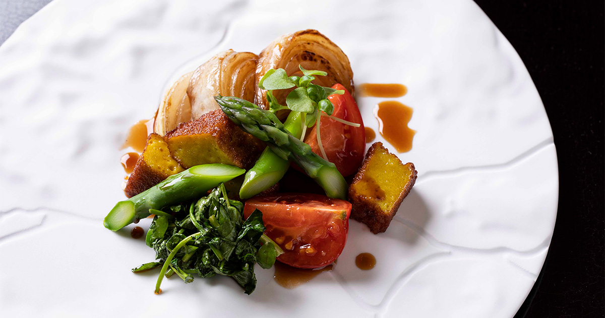 フライパンで作る、春野菜だけの甘辛すき焼き。フルーツトマトを必ず