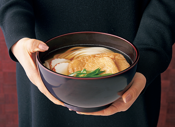 軽い、持って熱くない、冷めにくい。「うどん鉢といえば漆」が常識に！