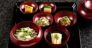 うすい豆、たけのこ、ホワイトアスパラガス……。春を盛り込んだ野菜尽くしのお膳です