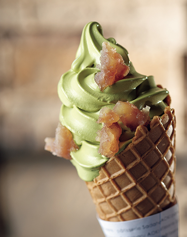 焼きたてパンと、テラスでスイーツを。「パティスリー・サダハル