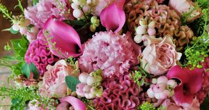 素敵な花色の新品種も！夏～秋におすすめの「ケイトウ」ブーケ＆アレンジ７選