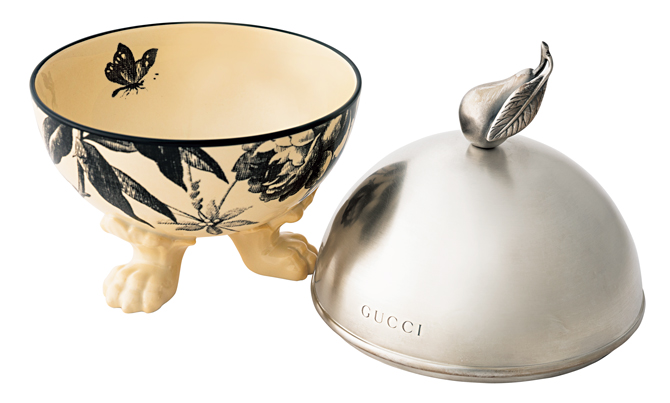 インテリアとしても映える！「グッチ」から遊び心溢れるペットアイテム