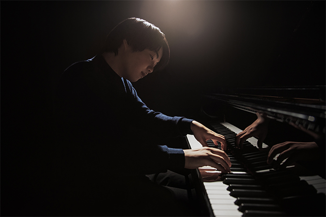 今世界が注目するピアニスト藤田真央さんの演奏と、極上ディナーを堪能