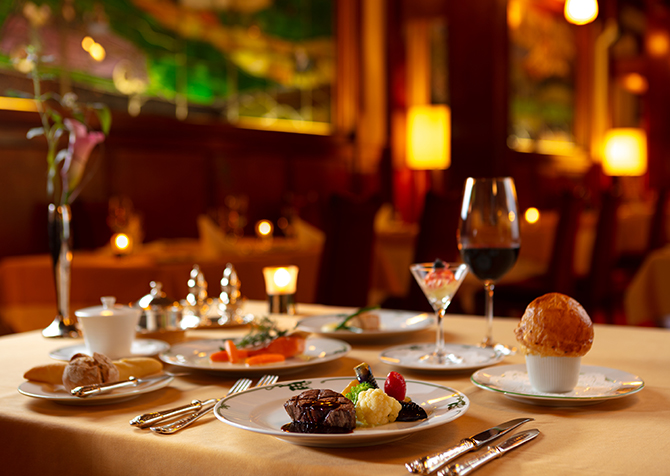 今世界が注目するピアニスト藤田真央さんの演奏と、極上ディナーを堪能