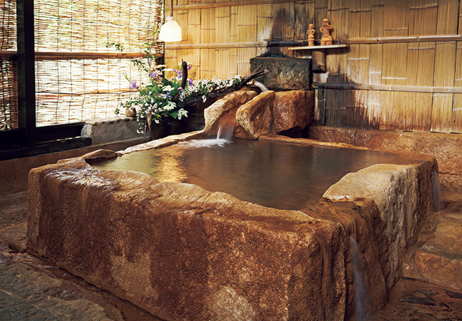 誰の目も気にせず、自分を解き放つ。「天空の森」の露天風呂に込められ