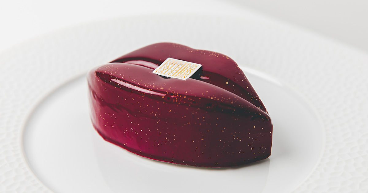 フォションホテル京都」から、艶やかな唇を表現したクリスマスケーキが