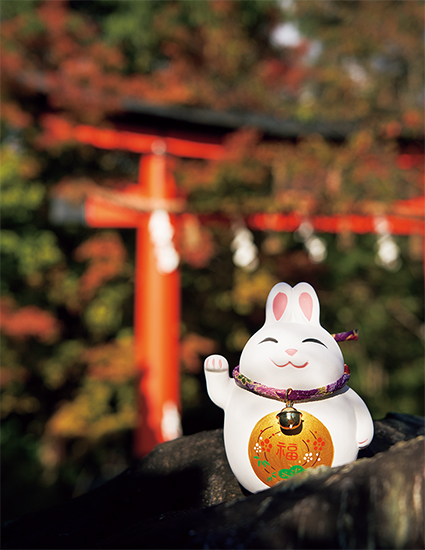 うさぎ神社「宇治上神社」へ。SNSで話題の愛らしい“うさぎ張り子みくじ”も