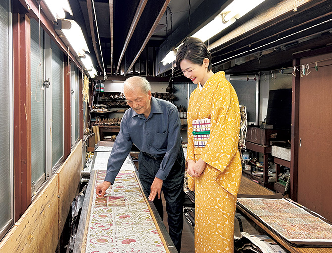 きことわ 作家物 染色作家 胡麻稔雄 小紋 残布 銀座【D-3463】伝統工芸士 保科信作 紬地 江戸小紋 藍墨茶色 雪輪文