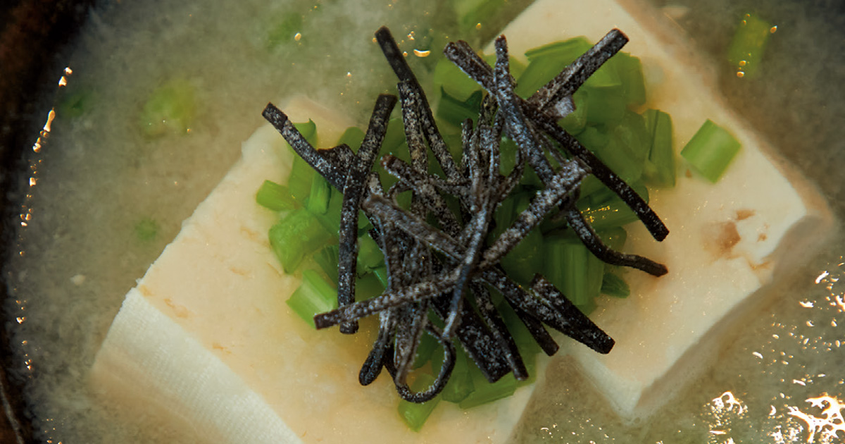 寒の戻りには、おろしたかぶを加えた湯豆腐がお腹を温めてくれます