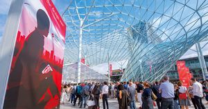 ラグジュアリー家具の世界のトレンドは？「ミラノサローネ国際家具見本市」レポート