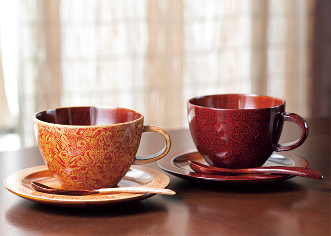 独特の波模様に輝く螺鈿のオリーブ。日常からハレの日まで活躍する