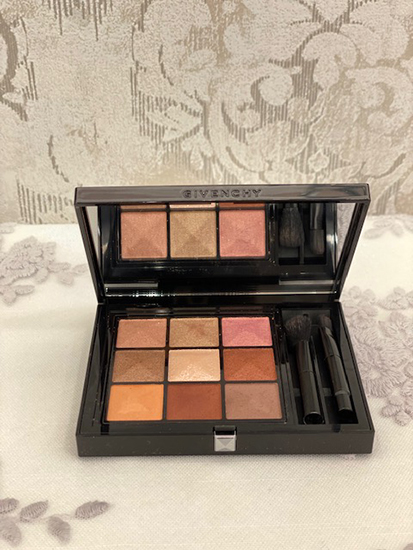 自由に重ねるだけ”できれい。「ジバンシイ」の新作アイパレットで上品