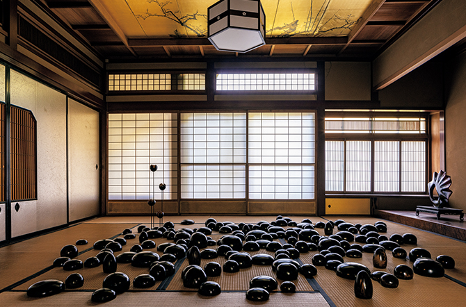 加賀の古民家カフェギャラリーで、木地師・田中瑛子さんの仕事を見る