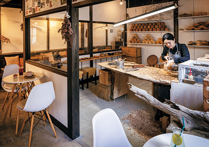 加賀の古民家カフェギャラリーで、木地師・田中瑛子さんの仕事を見る