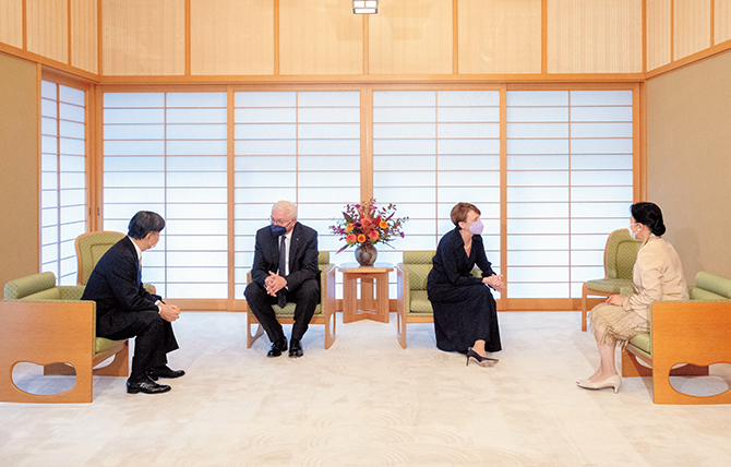 Japan ma (今日の日本)／上皇上皇后両陛下のハンガリー国ご訪問の雑誌 天皇皇后両陛下がコロナ禍で紡ぎ出された、丸テーブルの「国際親善」