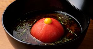 甘みと酸味のバランスが絶妙。フルーツトマトだからおいしい夏の赤出汁