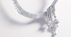 「ヴァン クリーフ＆アーペル」クチュールの美しさをダイヤモンドの輝きで表現