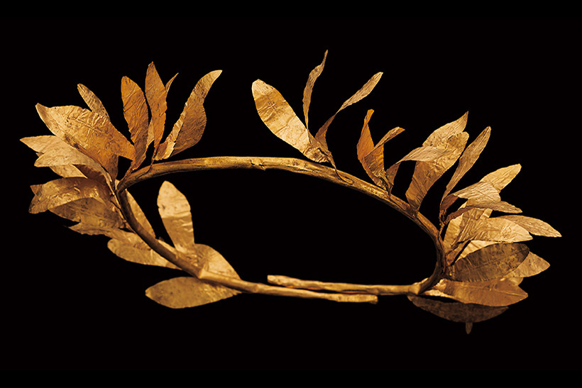 洋書】Tiara ティアラ / 19世紀-20世紀の王侯貴族や上流階級のティアラ 英国王室に受け継がれる、華麗なるティアラヒストリー20 | ELLE