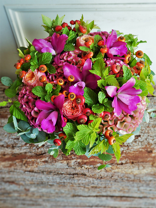 特別な日やアニバーサリーに。ゴージャス感を演出できる「カトレア」の