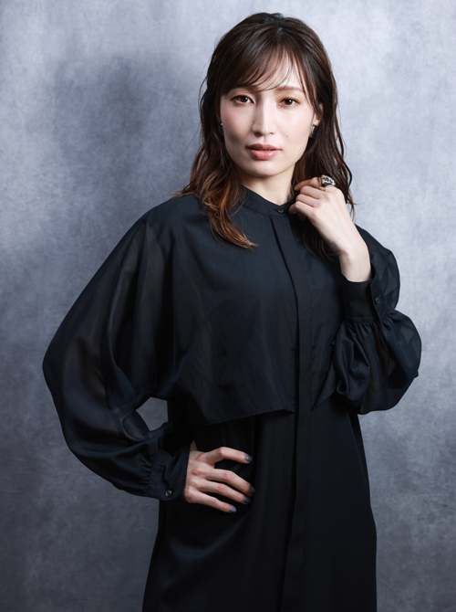 望海風斗さんが“最悪の王妃”を演じるミュージカル『イザボー』 | 家庭
