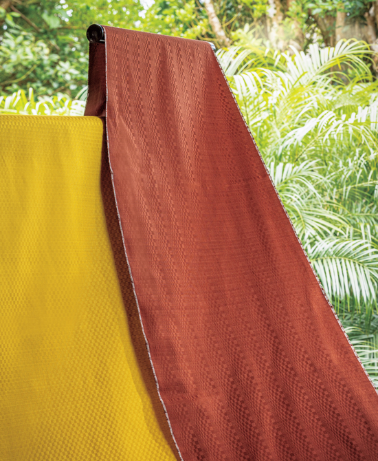 松本幸四郎夫人・藤間園子さんが案内する「黄八丈」の魅力。3色の糸が