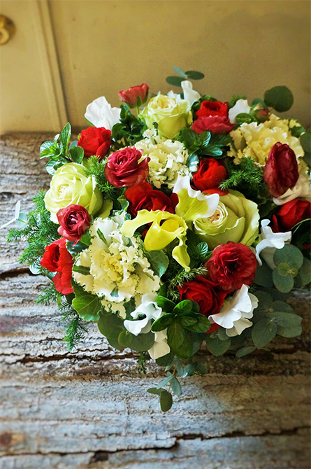 見惚れてしまうほど、美しい青。お正月の飾り花に「ハボタン」の