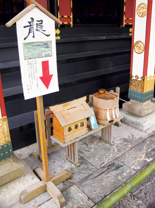 石畳に浮かび上がった龍の姿！神秘的な姿が人気のパワースポットに