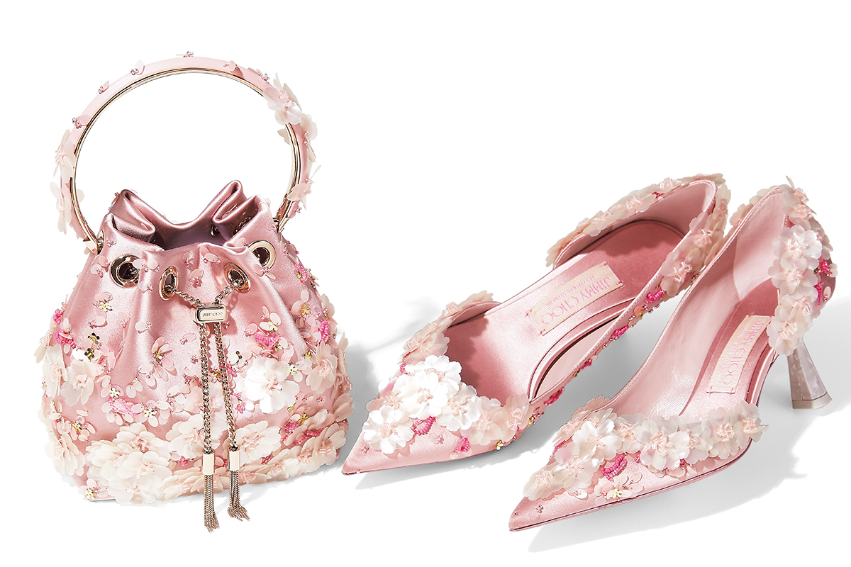 パリのクチュール刺繡メゾンとコラボレーションした「ジミー チュウ