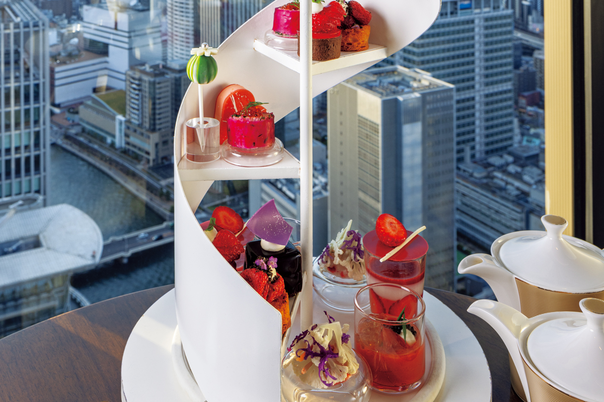 展示品[コンラン/CONRAN]⭐ケーキスタンド⭐優雅なアフタヌーンのひとときを 天へと伸びる螺旋形スタンド！大阪らしい眺望も楽しめる「コンラッド
