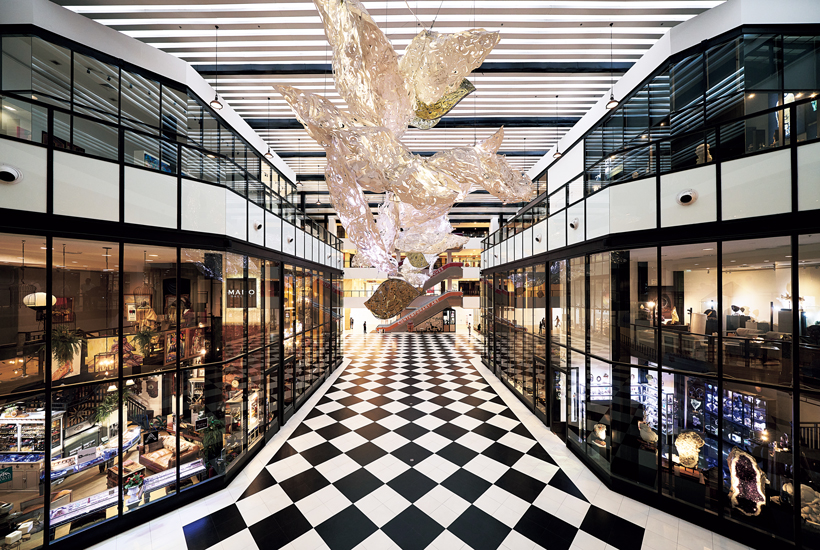 アジア各国の美術品が集まる巨大アンティークモール「リバーシティ