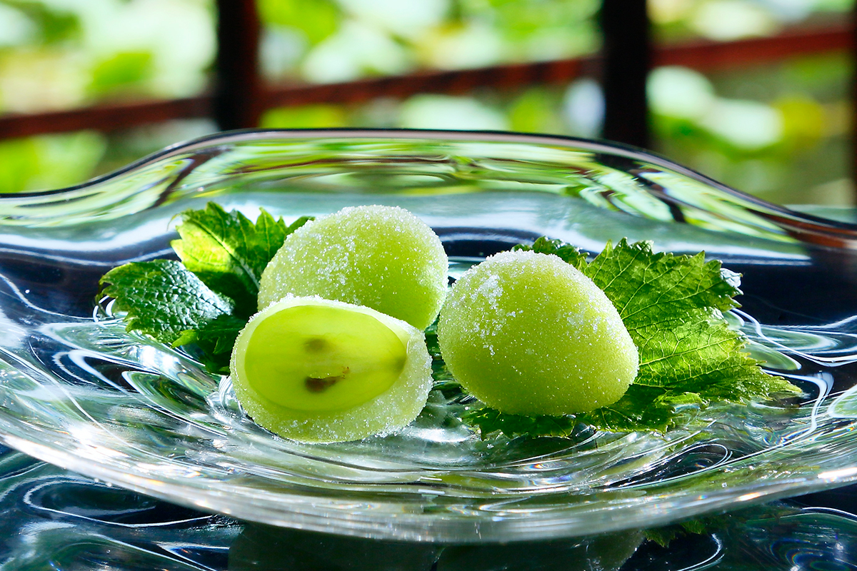 生のマスカットをまるごと一粒、贅沢に。夏限定の繊細な美味しさ「陸乃