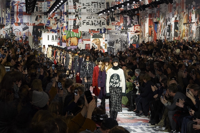ディオール」2018-19年秋冬コレクションより～エンブロイダリー