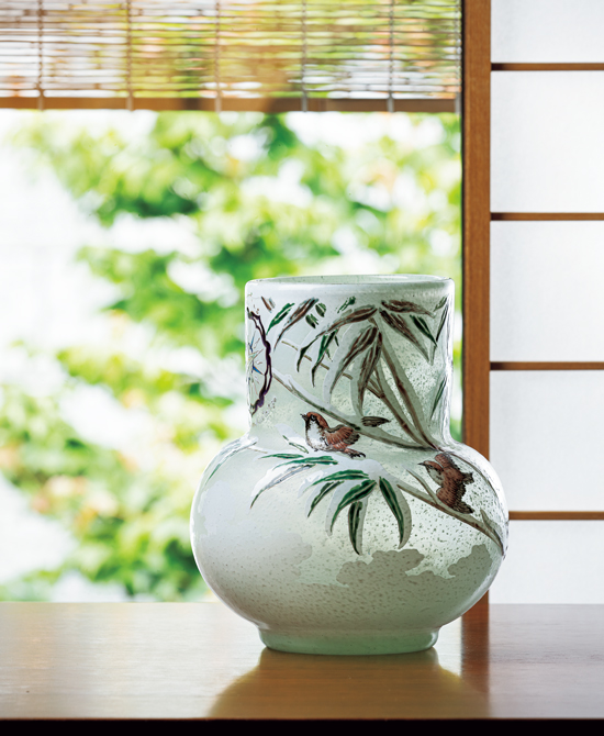 没後120年、生活空間の中でこそ映えるエミール・ガレの器 | 家庭画報