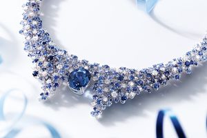 メゾンの誇る “ミモザ セッティング” の集大成「ダミアーニ」創業100周年記念コレクション