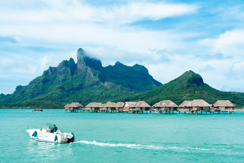 青い海と空、深い文化と伝統に出会える島。南太平洋の真珠と呼ばれる癒