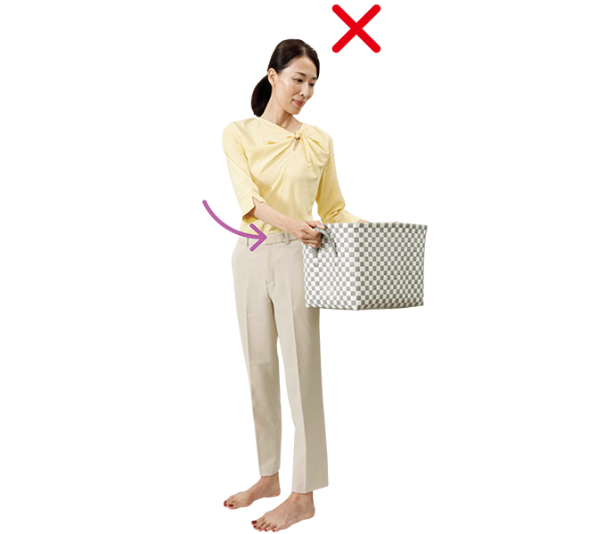 腰痛予防にも役立つ。「荷物を持ち上げる・運ぶ」動作のコツ | 家庭画