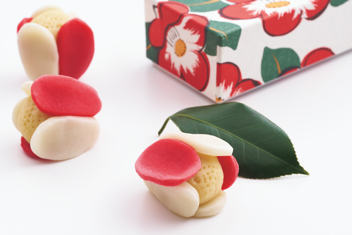 東大寺・お水取りの頃、奈良の甘味処に咲く“和菓子の椿”3選 | 家庭画報