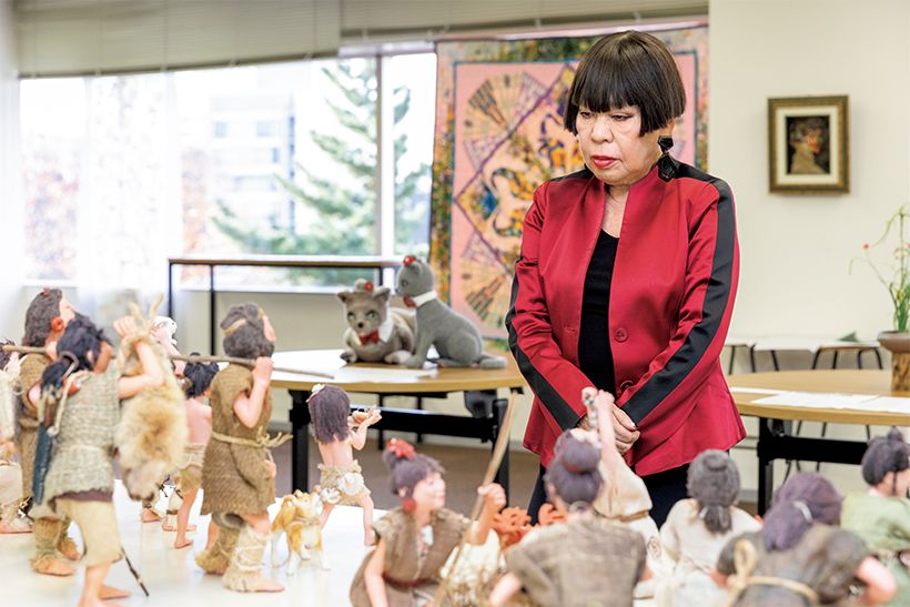 「ユーモアに溢れた作品。それぞれの楽しそうな表情が素晴らしいです。明るく生きる、縄文人のパワーを感じます」（コシノさん）　