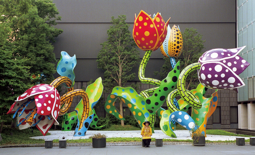 日本各地から海外まで──草間彌生の花と作品に会いに行く | 家庭画報
