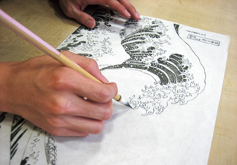 江戸の技を受け継ぎ「現代の浮世絵」に挑む、アダチ版画研究所 | 家庭