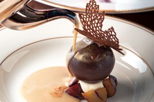 茶道×コースが紡ぐ雅なひととき。新感覚デザートレストラン「サイカ」